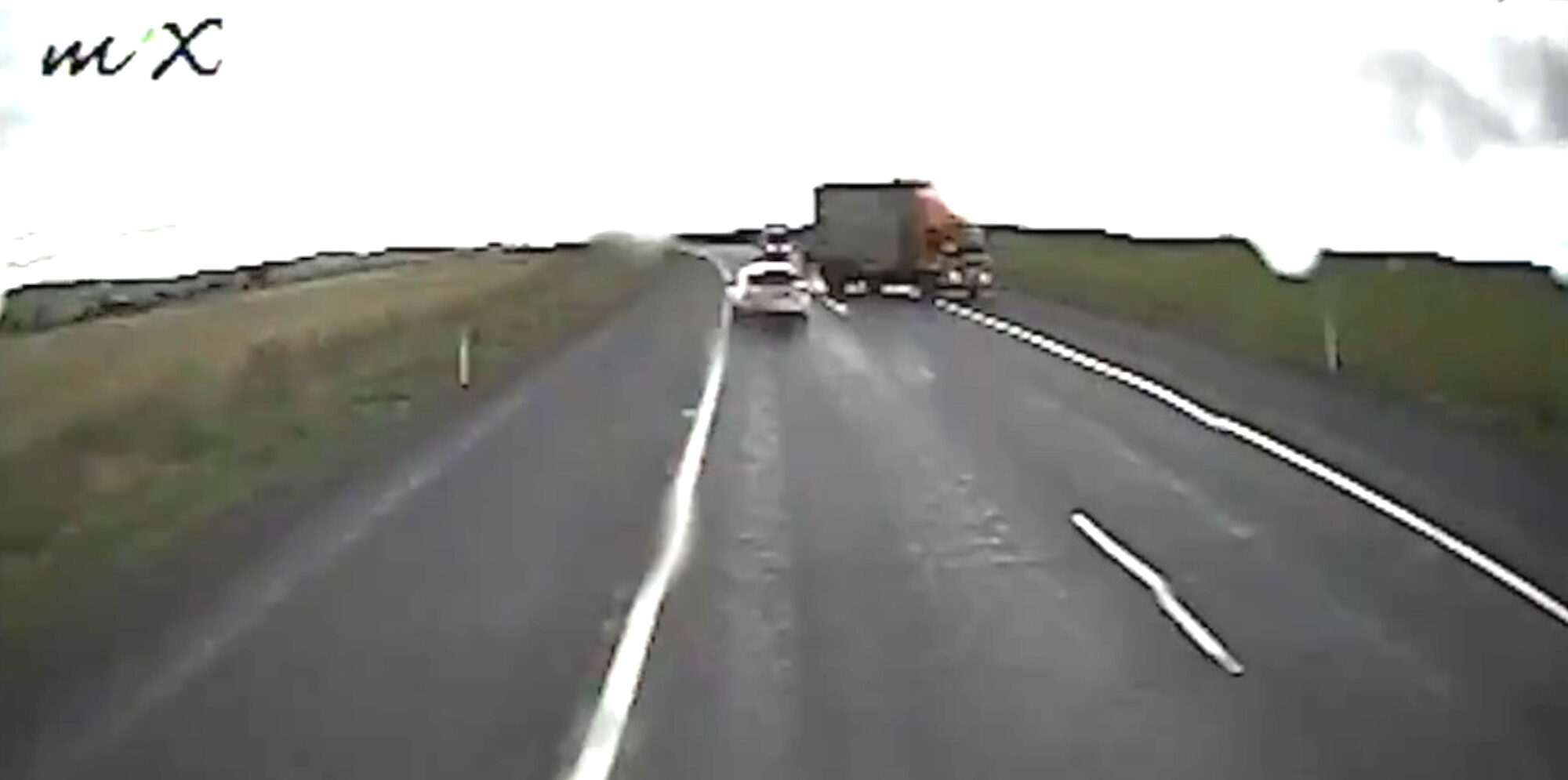 The driver of the white vehicle caused a truck to roll over into a ditch off a highway near Cooma in New South Wales, Australia, on June 24. (@nswpolice/Zenger News)