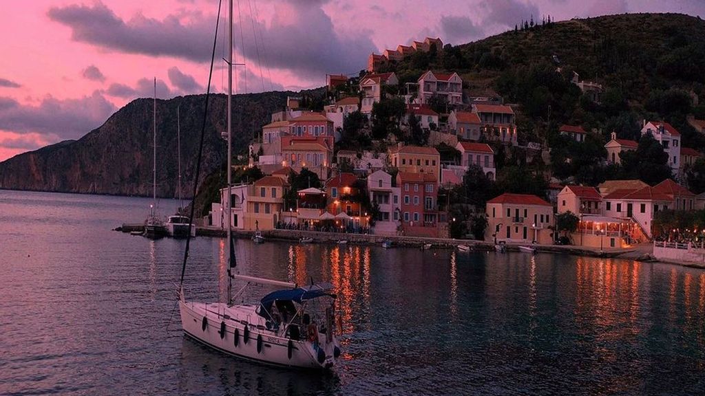 Assos, a village on Kefalonia. (@diokaminaris/Zenger News)