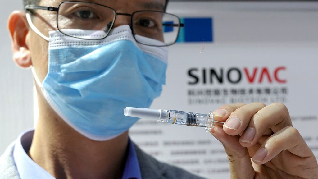 Un stand de la vacuna Sinovac Biotech de China durante la Feria Internacional de Comercio de Servicios de China 2020, en el Parque Olímpico de Beijing, el 5 de septiembre de 2020, en Beijing, China. (Lintao Zhang/Getty Images)