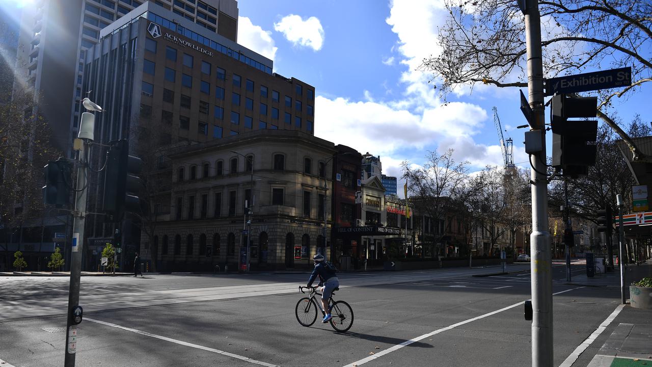 An epidemiologist says is could take many weeks of lockdown to end Victoria's latest COVID outbreak.