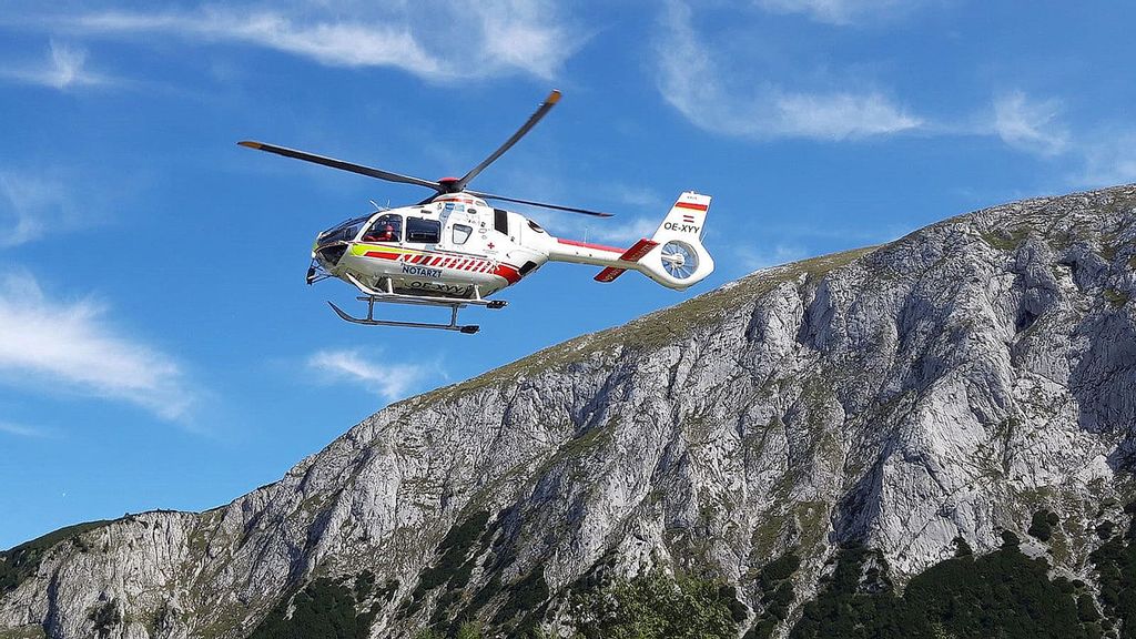 A helicopter involved in the search for the 73-year-old American man who died while hiking in Germany. (BRK-BGL/Zenger)