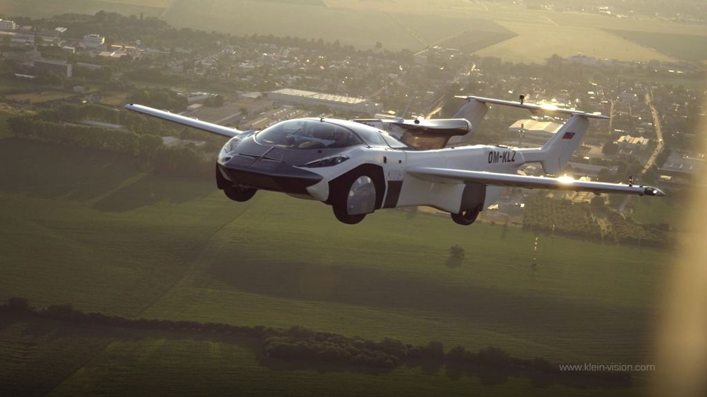 AirCar, developed by Stefan Klein, flying from Nitra to Bratislava in June. (KleinVision/Zenger)