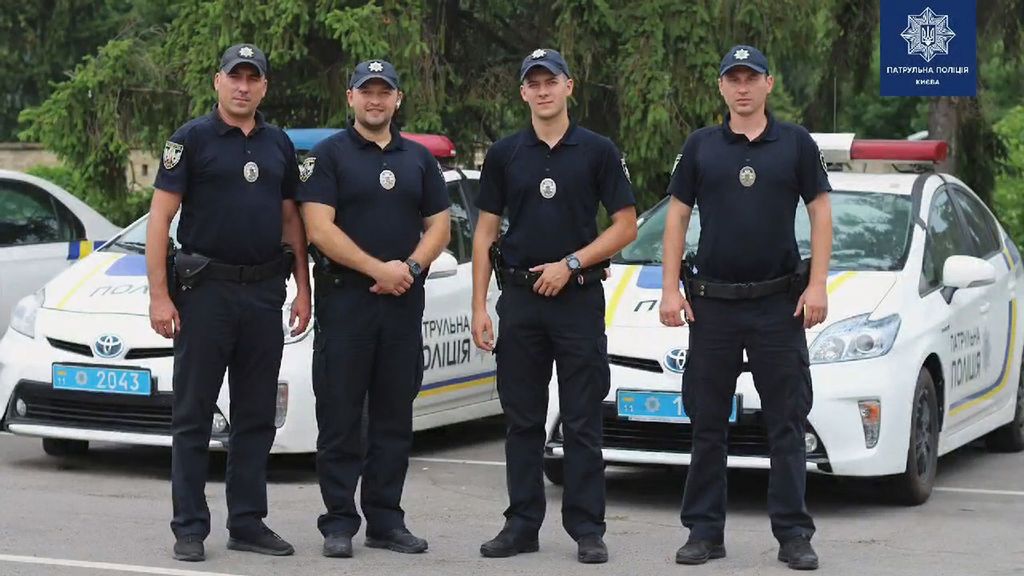 The officers who helped save a 2-year-old girl who drowned in a swimming pool in Kiev, Ukraine on July 11, 2021. (@mvs.gov.ua/Zenger)