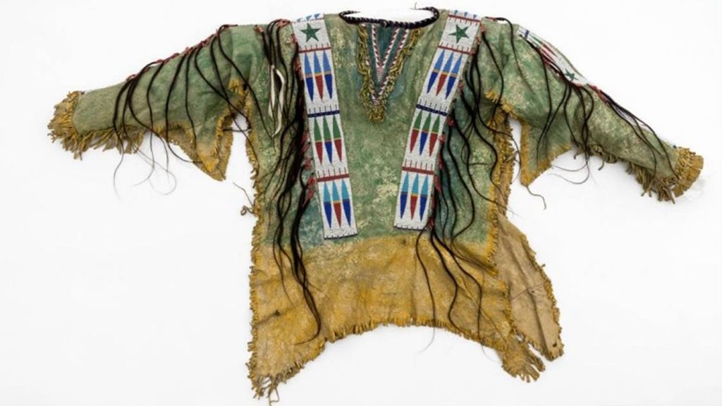 Chief Hollow Horn Bear's shirt — a beaded leather shirt trimmed with locks of human hair — has been returned to his family. (Wolfgang Gunzel/Zenger)