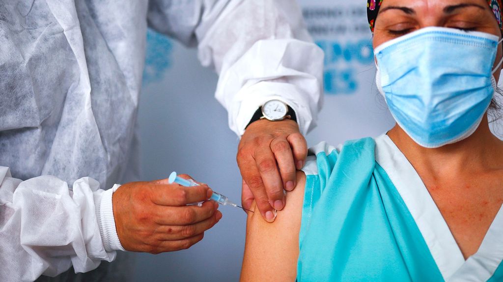 Maria Arreola, a nurse at Isidoro Iriarte Hospital, receives the first dose of 'Gam-COVID-Vac' also known as Sputnik V vaccine against coronavirus in Quilmes, Argentina.  (Marcos Brindicci/Getty Images)