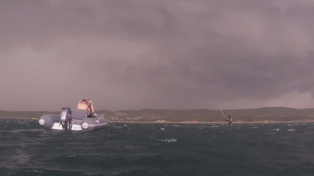 You Tuber Erdogan Ovabasi recording a video when he was caught in a storm at sea in Saroz, Turkey. ( AKLIM MAVIDE - ERDOGAN OVABASI/Zenger)