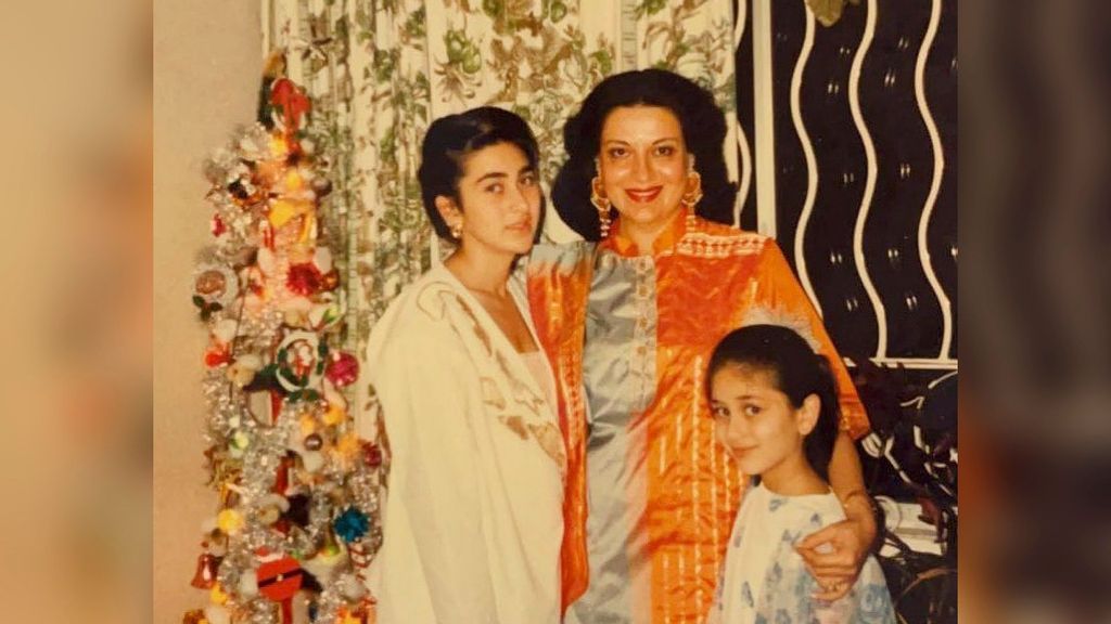 Childhood picture of Kareena Kapoor with mother Babita and sister Karisma. (kareenakapoorkhan/Instagram)