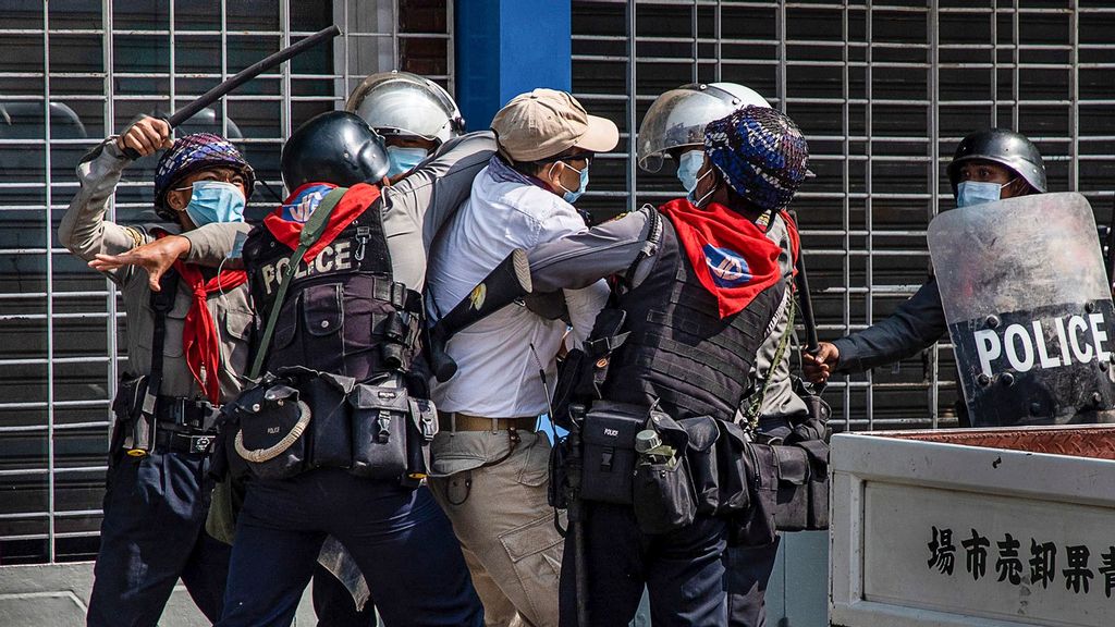 Riot police arrest anti-coup protesters on February 27, 2021 in Yangon, Myanmar. Myanmar's military government has intensified a crackdown on protesters in recent days, using tear gas, charging at and arresting protesters and journalists.  (Hkun Lat/Getty Images)