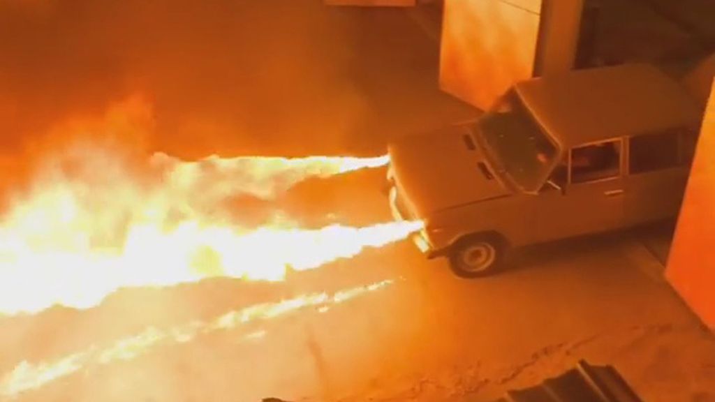 Vahan Mikaelyan's flame-throwing Lada, as demonstrated in Krasnodar, Russia. (@vaga_adrenalin/Zenger)