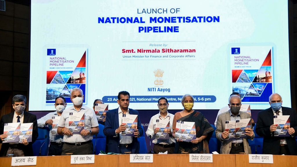 The Union Minister for Finance and Corporate Affairs, Smt. Nirmala Sitharaman launching the National Monetisation Pipeline (NMP), in New Delhi on August 23, 2021. The Vice-Chairman NITI Aayog, Dr. Rajiv Kumar, the Secretary, Ministry of Housing and Urban Affairs, Shri Durga Shanker Mishra, the CEO, NITI Aayog, Shri Amitabh Kant and other dignitaries are also seen. (Press Information Bureau)