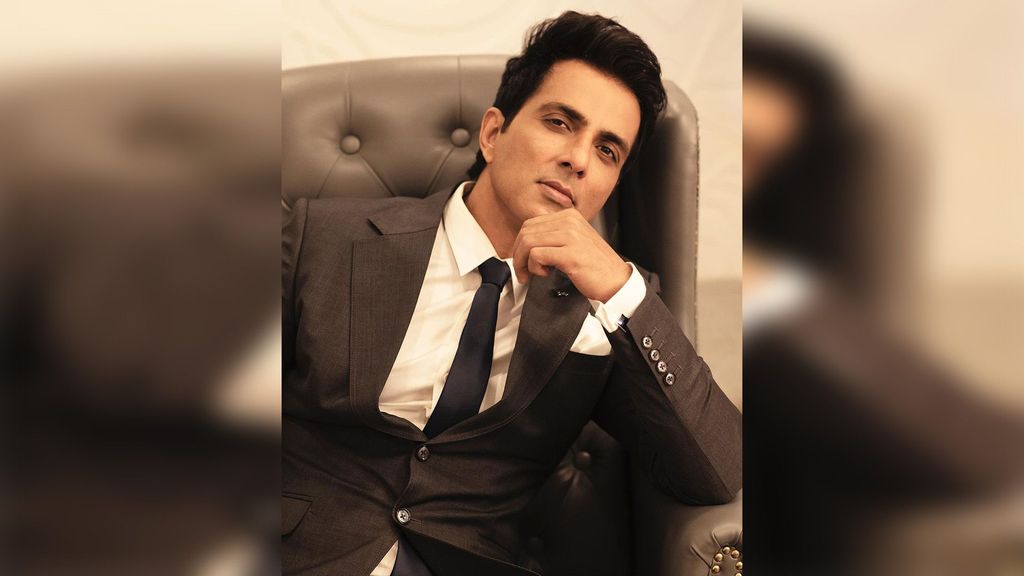 Sonu Sood has been trying to help as many people as possible amid the COVID-19 pandemic with his altruistic works. (Sonu Sood, @sonu_sood/Instagram)