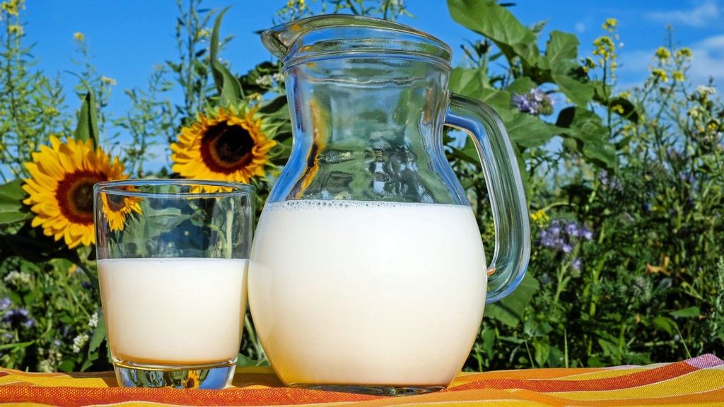 Industry insiders say the main driver for plant-based milk alternatives is flexitarians — people interested in reducing, not eliminating, consumption of animal products. (Couleur/Pixabay)