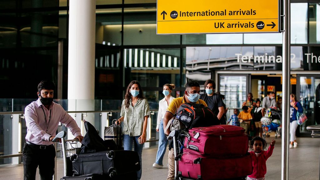 Travellers arrive at Heathrow Airport on August 22, 2020 in London, England. (Hollie Adams/Getty Images)