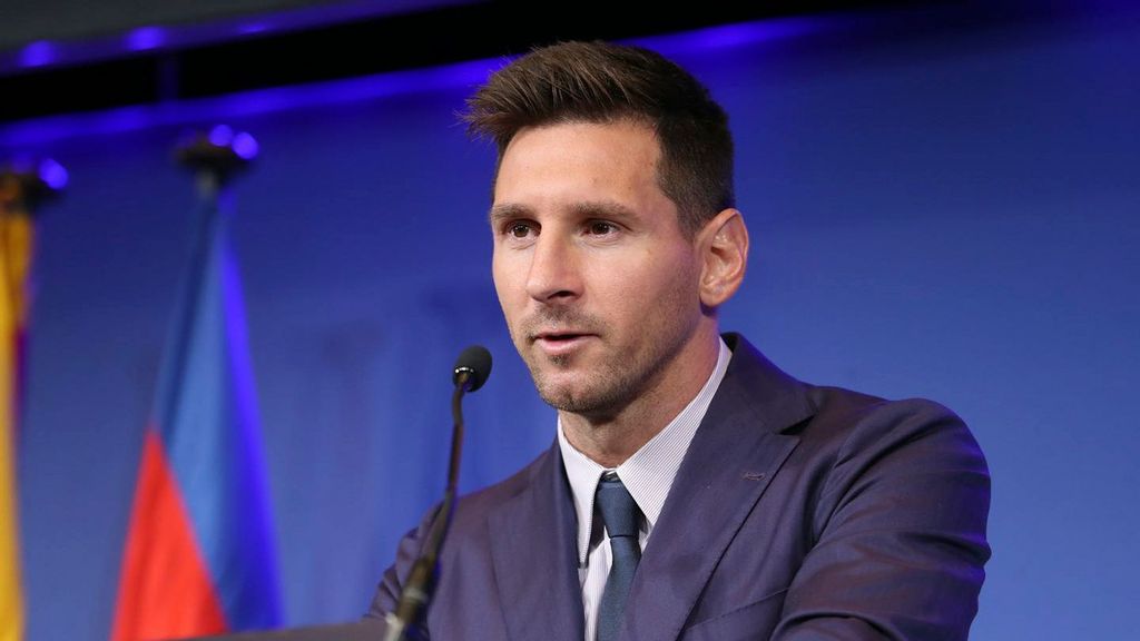 Lionel Messi on Sunday refuted reports that he asked for a 30 per cent pay raise in his contract amount and said that he had in fact offered to halve his wages in order to stay with the Spanish club Barcelona. (Leo Messi/Facebook)