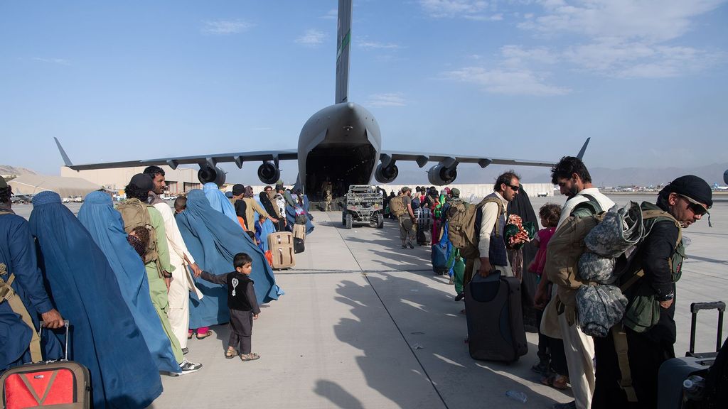 In this handout provided by U.S. Central Command Public Affairs, U.S. Air Force loadmasters and pilots assigned to the 816th Expeditionary Airlift Squadron, load passengers aboard a U.S. Air Force C-17 Globemaster III in support of the Afghanistan evacuation at Hamid Karzai International Airport (HKIA) on August 24, 2021, in Kabul, Afghanistan.  (Master Sgt. Donald R. Allen/U.S. Air Forces Europe-Africa/Getty Images)