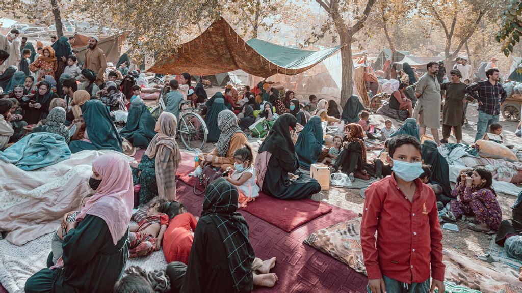 In the last few days, the capitals of the Afghanistan provinces of Kunduz, Takhar and Baghlan have fallen to the Taliban. This park houses up to 2,000 people who have fled the fighting in the northern areas of Afghanistan. It is one of the many parks that are being used to house the internally displaced. (Jacob Simkin/Zenger)