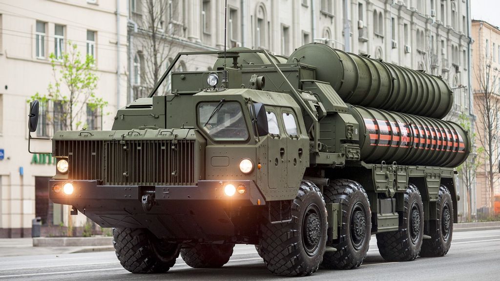 Russia will begin to deliver a surface-to-air missile defense system (SAM) S-400 by end of the year 2021. (Dmitriy Fomin/Flickr (CC BY 2.0))
