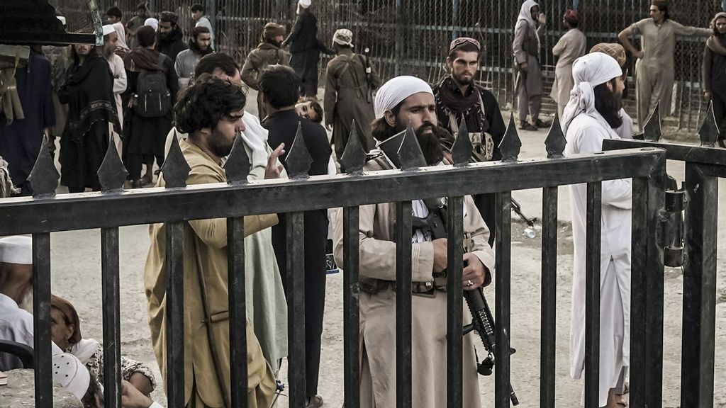 Taliban fighters guard the Afghanistan side of the Torkham crossing on August 20, 2021 as seen from Torkham, Pakistan. (Danial Shah/Getty Images)