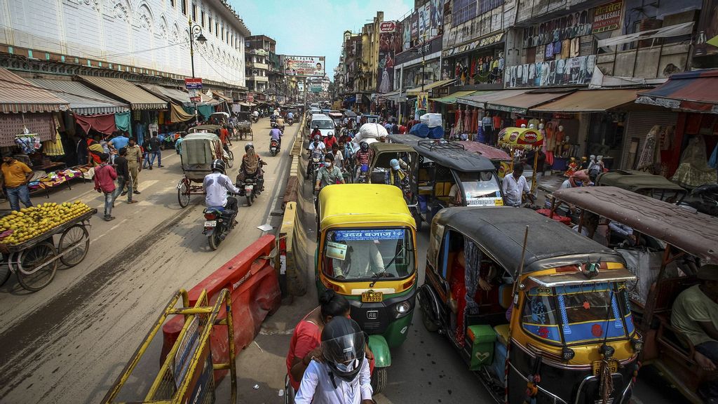 Traffic and pedestrians mingle on a street as Uttar Pradesh, India's most populous state, re-opens on June 21, 2021 in Varanasi, India. India has seen a steady fall in its Covid-19 infection numbers over the last three weeks, after a devastating May. (Ritesh Shukla/Getty Images)