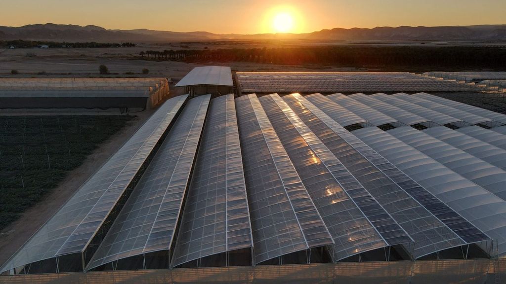 A greenhouse topped with Apollo Power's flexible solar film. APOLLO POWER.