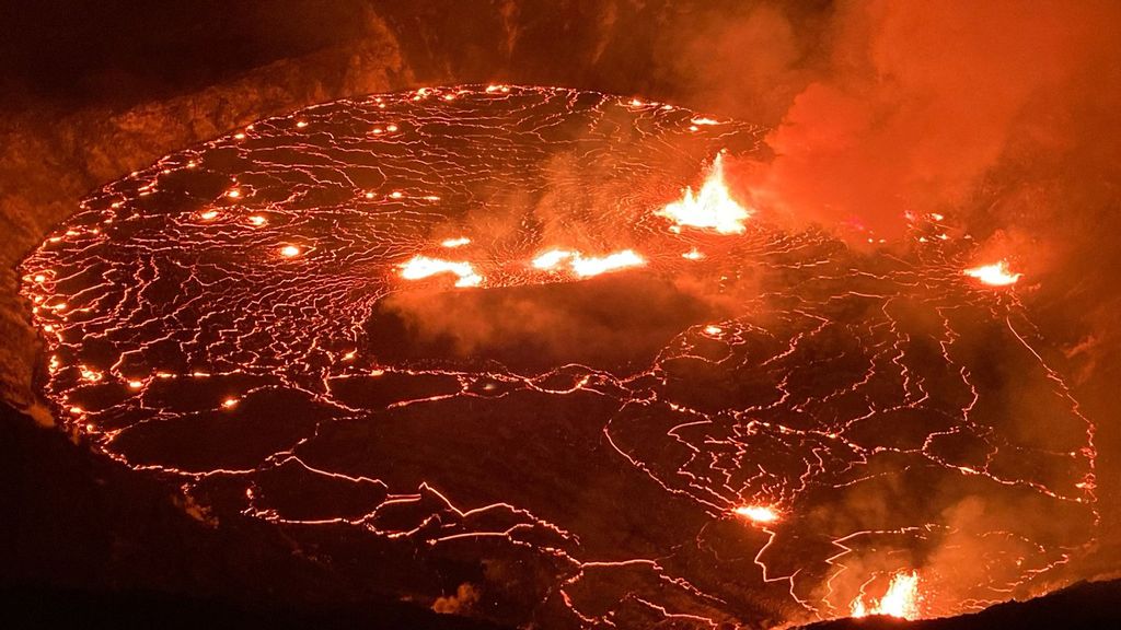 VIDEO Kilauea Volcano Eruption Still Going Strong With Lava Fountains